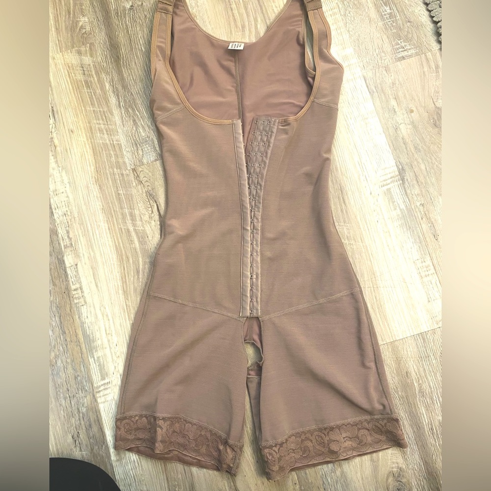 Faja recovery garment size  Medium, Large and XXL left